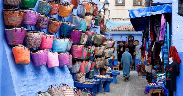 shopping_in_chefchaouen